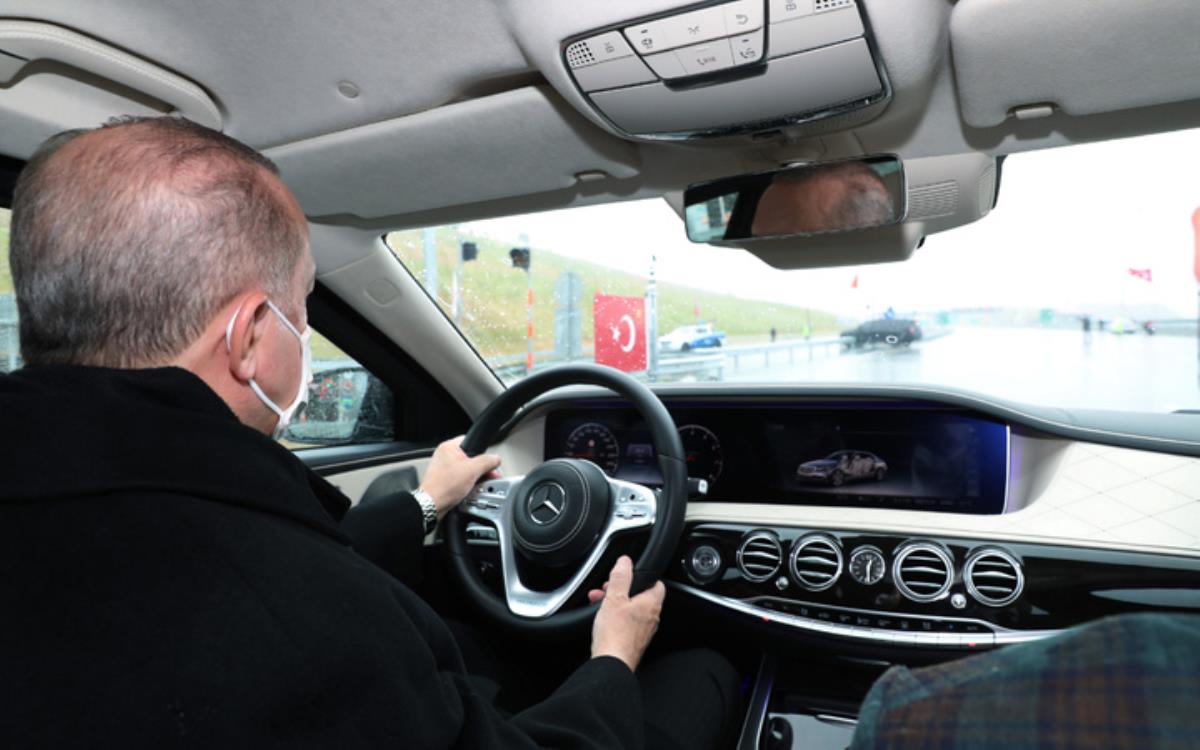 Cumhurbaşkanı Erdoğan, Kuzey Marmara Otoyolu’nun açılışında direksiyon başına geçip dev projeyi test etti