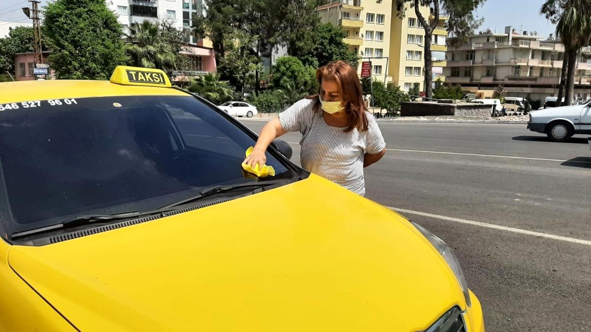 İzlediği diziden etkilenen kadın, hayalini gerçekleştirip taksi şoförü oldu