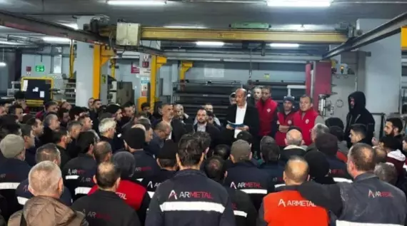 Bu fabrikadaki maaşlar dudak u&ccedil;uklatır! İş&ccedil;iler bayram etti