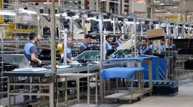 Bu fabrikadaki maaşlar dudak uçuklatır! İşçiler bayram etti