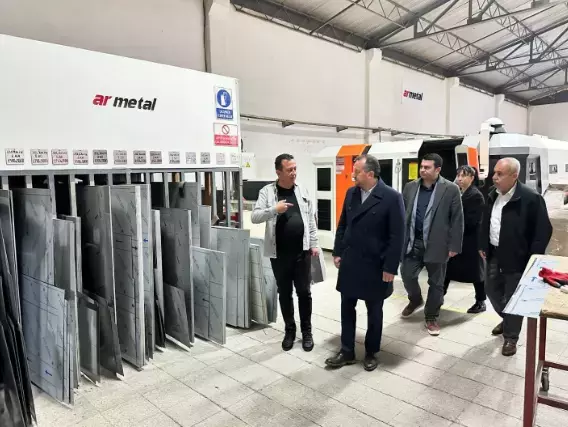 Bu fabrikadaki maaşlar dudak u&ccedil;uklatır! İş&ccedil;iler bayram etti