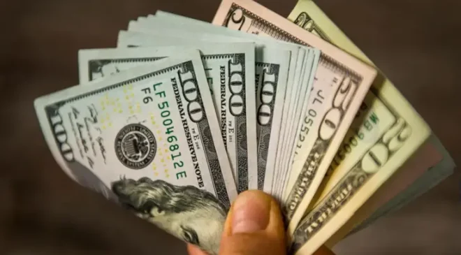 Cebinde 735 doları olan bu ülkede artık milyarder sayılıyor